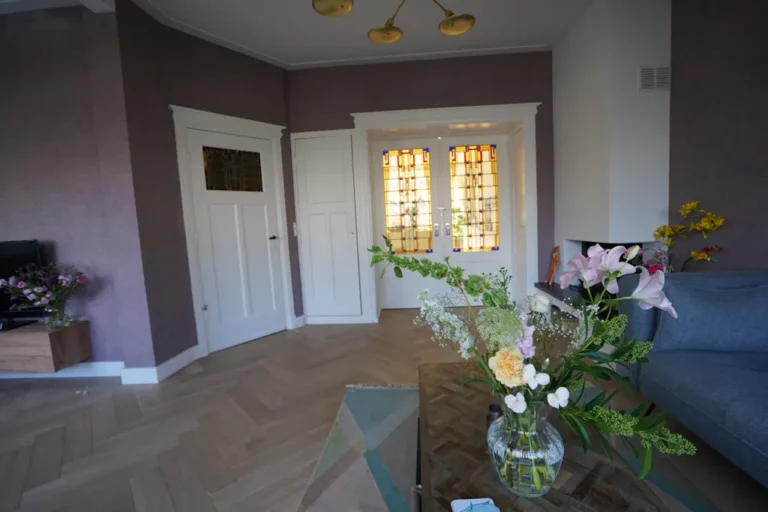 Living room with mauve walls, herringbone parquet and stained-glass doors – Meindert Hobbemastraat, Heemstede