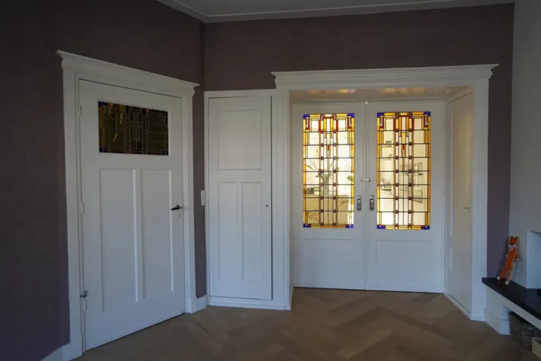 Panelled doors and stained-glass double doors in the living room – Meindert Hobbemastraat, Heemstede