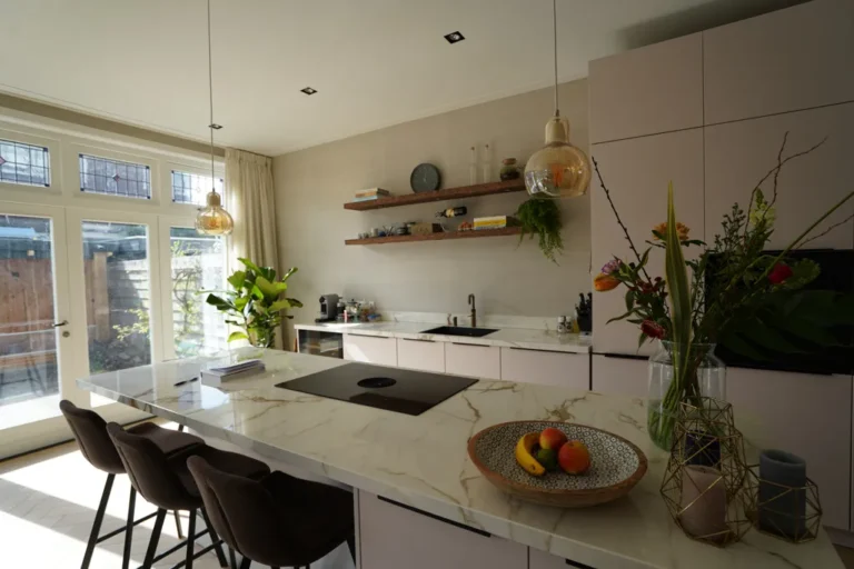 Kitchen island with breakfast bar, leather stools and walnut shelves – Meindert Hobbemastraat, Heemstede