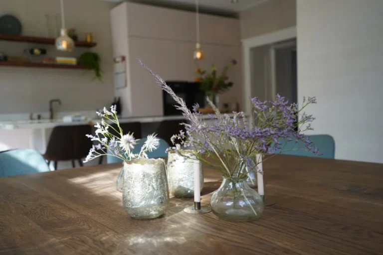 Oak dining table with the open-plan kitchen behind – Meindert Hobbemastraat, Heemstede