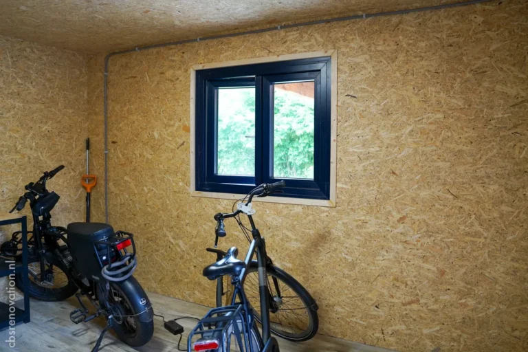 Bicycle storage inside the garden room with OSB-board walls