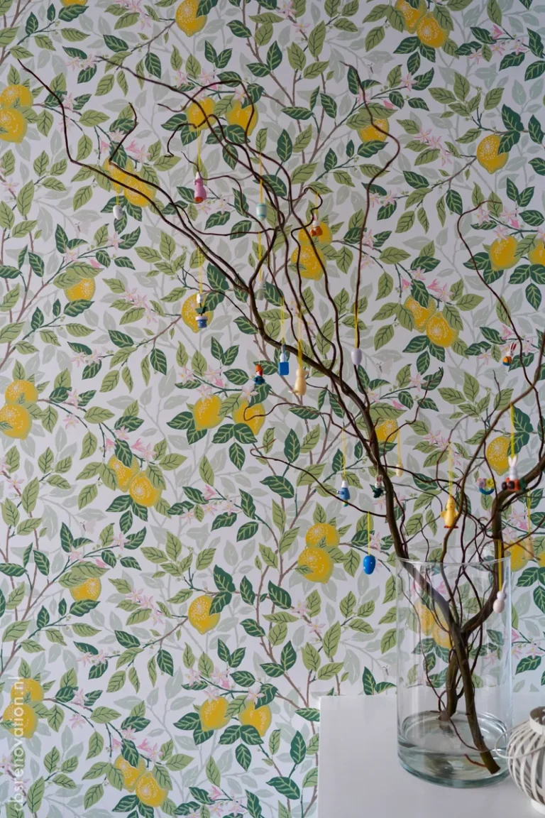 Room with lemon-print wallpaper and a branch decoration