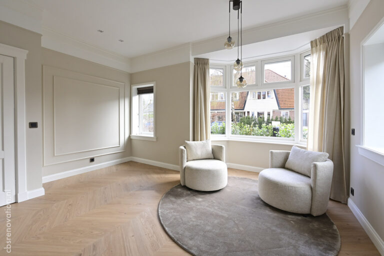 Living room bay window with two armchairs