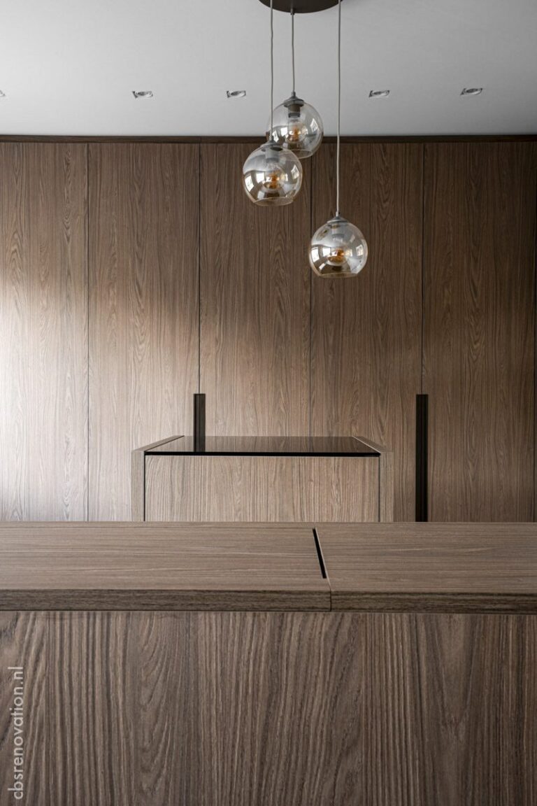 Bedroom wall in wood veneer with fitted wardrobes and glass pendant lights