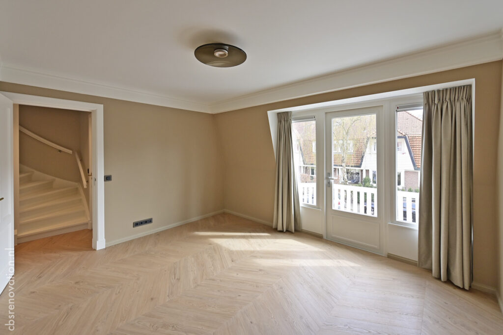 Bedroom with French doors onto the balcony and a doorway to the landing